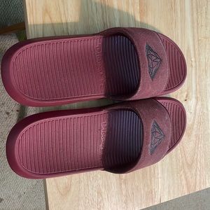 Mens size 9 Diamond brands slides.